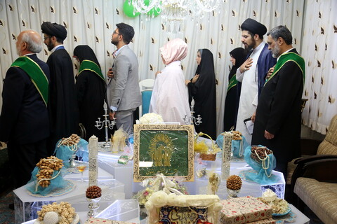 تصویری رپورٹ| خادمین حرم امام رضا (ع) کی موجودگی میں مسجد جمکران میں کئی جوڑوں کی عقد