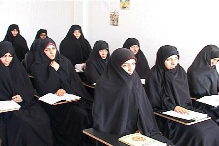 ساختار اداری مدارس علمیه خواهران نیاز به اصلاح دارد | نظام آموزشی خواهران متناسب با نقش زن در اسلام بازطراحی شود