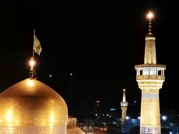 فیلم | تعویض پرچم حرم مطهر رضوی همراه با نوای نقاره‌خانه