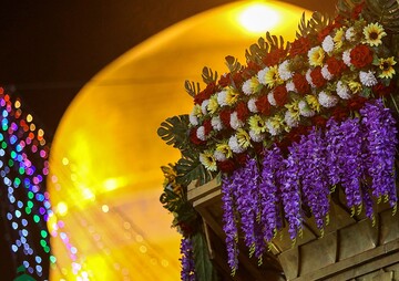 حرم مطهر رضوی در شب میلاد حضرت رضا(ع) غرق در شادی و سرور شد