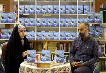 تصاویر/ نشست نقد و بررسی کتاب شکار هیولا