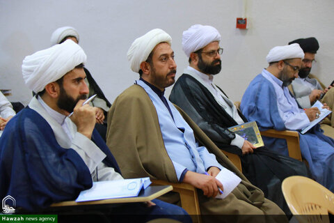 بالصور/ إقامة ندوة تخصصية لمديري أقسام التهذيب للمدارس العلمية في محافظة أصفهان