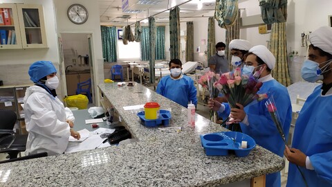 تصویری رپورٹ|ایرانی علماء انسداد کرونا مہم میں ڈاکٹروں کے ساتھ پیش پیش
