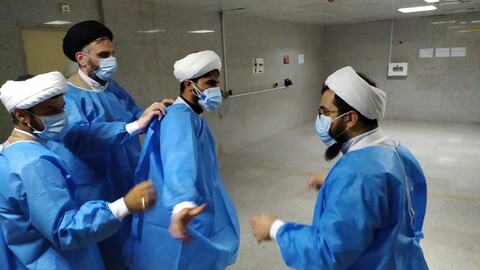 تصویری رپورٹ|ایرانی علماء انسداد کرونا مہم میں ڈاکٹروں کے ساتھ پیش پیش
