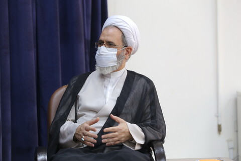 ئيس المجلس الأعلى للمحافظات الإيرانية يلتقي بآية الله الأعرافي بقم المقدسة