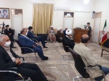 امام جمعه خرم آباد: روحانیت برخاسته از مردم و در کنار مردم است