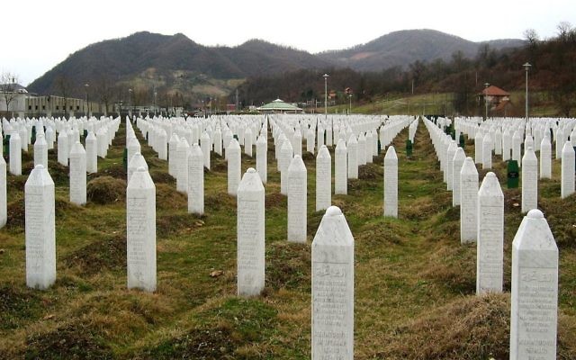 Manchester Jewish and Muslim communities mark Srebrenica anniversary