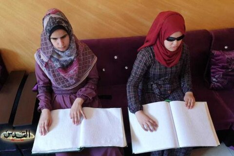 دو نابینا فلسطینی لڑکیوں نے بصارت سے محرومی کے باوجود قرآن مجید کو حفظ کرلیا