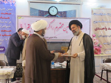 آیین تکریم و معارفه مدیر حوزه علمیه خواهران سمنان برگزار شد