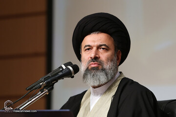 حوزه خواهران نقش اصلی در تمدن‌سازی نظام اسلامی را به عهده گیرد