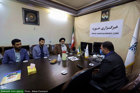بالصور/ رئيس المجلس التنسيقي للتبليغ الديني في العاصمة طهران يتفقد وكالة أنباء الحوزة بقم المقدسة