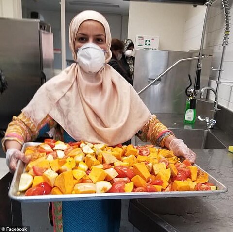 زنان داوطلب مسلمان در ملبورن در بحران کرونا به نیازمند غذارسانی می‌کنند