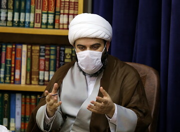 دشمن بیش از تحرکات امنیّتی و اقتصادی تحرکات تبلیغاتی انجام می دهد