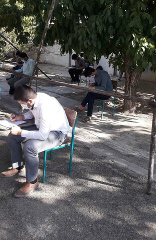 تصاویر/ برگزاری امتحانات نیم سال دوم طلاب قروه با رعایت پروتکل های بهداشتی