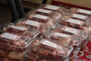 توزیع ۱۲۰۰ بسته گوشت نذری بین نیازمندان لرستانی