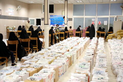 تصاویر/مراسم  آغاز توزیع مرحله ششم  توزیع ۲۵۰۰ بسته معیشتی و لوازم التحریر جمعیت  خدمت رسانی فاطمی ها