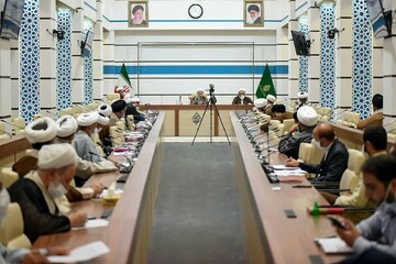 مقابله با تحریف وظیفه امروز روحانیون است