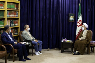 فرماندار قم با آیت الله اعرافی دیدار کرد + تصاویر