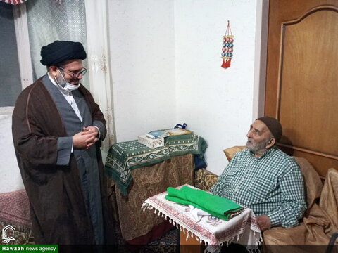 دیدار حجت‌الاسلام‌والمسلمین سیدمفید حسینی کوهساری با خانواده شهید مومنیان