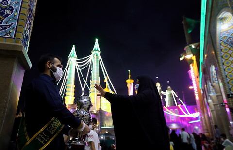 تصاویر/ حال و هوای حرم حضرت معصومه(س) در شب عید غدیر