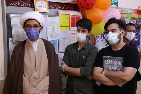 تصاویر شما/ اهدای هدیه به کادر درمان بیمارستان‌های البرز توسط طلاب جهادی به مناسبت عید غدیر