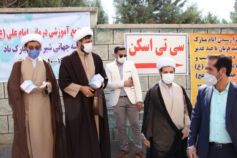 تصاویر شما/ اهدای هدیه به کادر درمان بیمارستان‌های البرز توسط طلاب جهادی به مناسبت عید غدیر