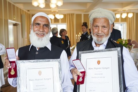 دو قهرمان مسلمان حمله به مسجد نروژ، مدال شجاعت گرفتند