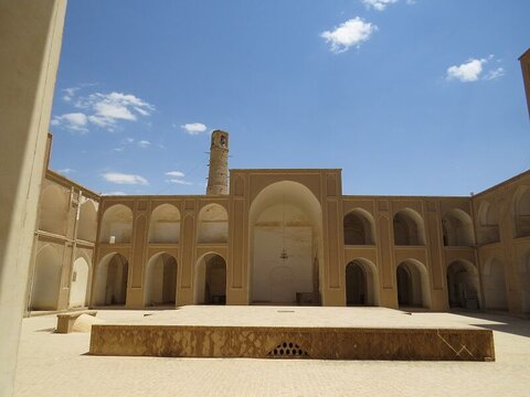 مسجد دومحراب ابرکوه