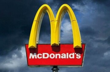 شکایت بانوی تازه مسلمان از مک‌دونالد به خاطر تبعیض و آزار جنسی