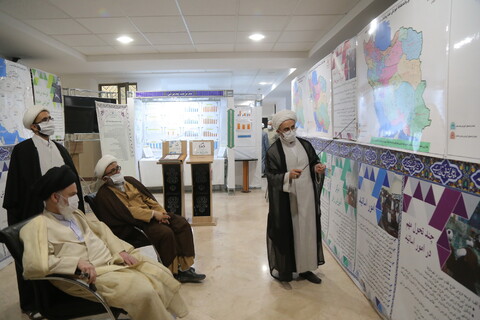 تصاویر/ بازدید آیت الله حسینی بوشهری از نمایشگاه دست‌آوردهای معاونت آموزش حوزه