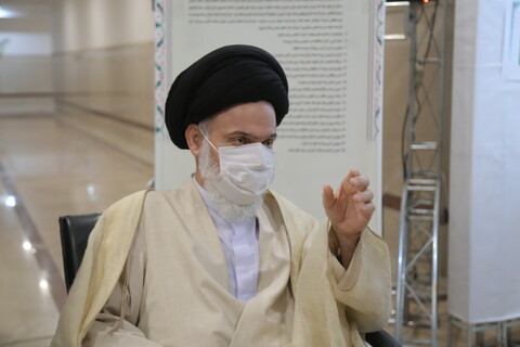 بازدید آیت الله حسینی بوشهری از نمایشگاه دستاوردهای معاونت آموزش حوزه