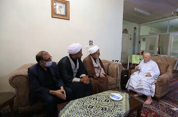 دیدار هیئت اعزامی آیت‌الله اعرافی با خطیب پیشکسوت حوزوی