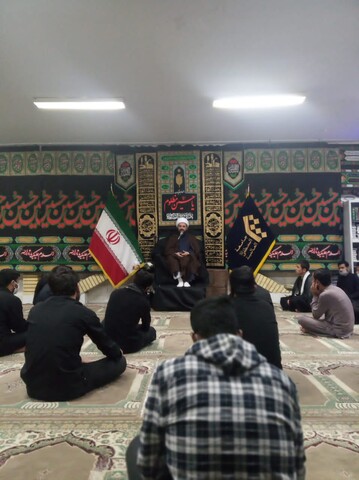 تصویر/ طلاب آشتیان کا شوشل دسٹنسنگ کے ساتھ "عشرہ مجالس" کا انعقاد
