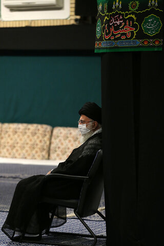 مراسم عزاداری شب هفتم محرم با حضور رهبر انقلاب در حسینیه امام خمینی(ره)