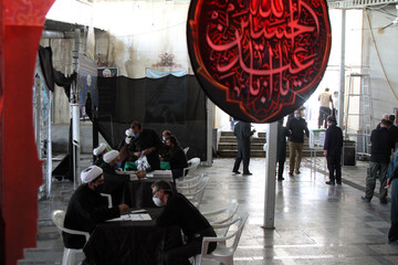 تصاویر / خدمت رسانی روحانیون همدان به مردم در محل برگزاری نماز جمعه