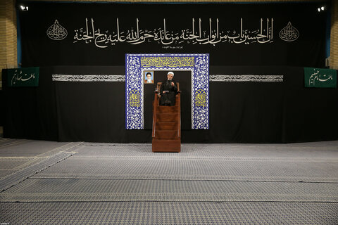 مجلس عزاء الإمام الحسين (عليه السلام) في ليلة تاسوعاء بحضور الإمام الخامنئي