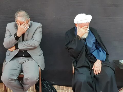 تصاویر/ عزاداری صبح تاسوعای حسینی درزیارت سلطان امیراحمد(ع) کاشان با حضور نماینده ولی فقیه