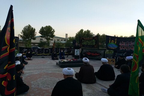 تصاویر/ مراسم روضه و عزاداری در مدرسه علمیه امام علی (ع) سلماس