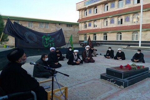 تصاویر/ مراسم روضه و عزاداری در مدرسه علمیه امام علی (ع) سلماس