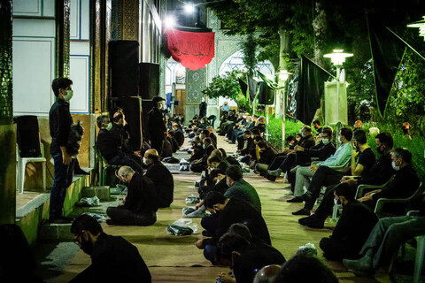 تصاویر/ مراسم عزاداری شب عاشورا در مدرسه علمیه امام صادق(ع)اصفهان