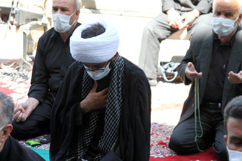 تصاویر / اقامه نماز ظهر عاشورا در مسجد جامع همدان