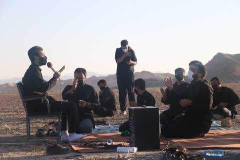 تصاویر/ احیای سنت عزاداری امام حسین(ع) در صحرا برای اولین بار در ابرکوه