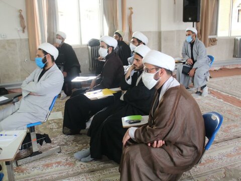 تصاویر/ برگزاری دوره دانش افزایی مهارت های تدریس با حضور مدیران مدارس علمیه کردستان
