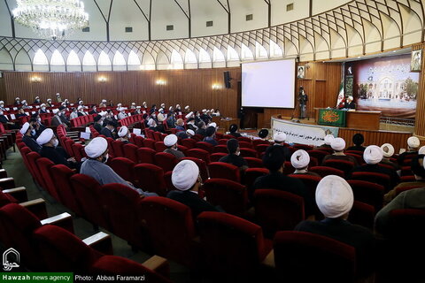 بالصور/ مراسيم بداية السنة الدراسية الجديدة في الحوزات العلمية في إيران (1)