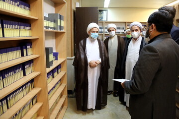 تصاویر/ اکران خصوصی مستند «تکیه گاه» در بازدید آیت الله اراکی از مرکز پژوهش‌های اسلامی رسانه