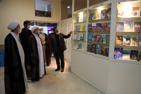 تصاویر/ بازدید آیت الله اراکی از مرکز پژوهشهای اسلامی رسانه و اکران مستندتکیه گاه