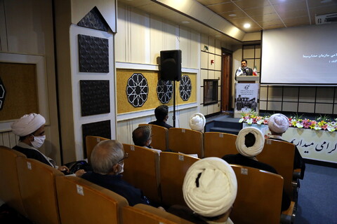 تصاویر/ بازدید آیت الله اراکی از مرکز پژوهشهای اسلامی رسانه و اکران مستندتکیه گاه