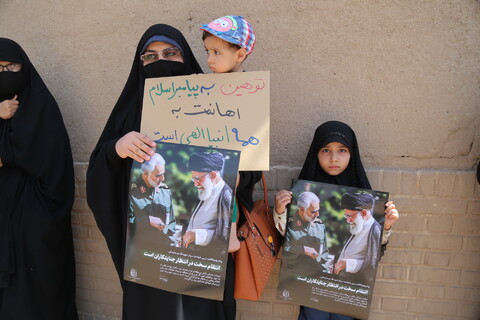 تصاویر / تجمع اعتراضی‌ طلاب‌ قم در محکومیت‌ توهین به پیامبر اکرم (ص)