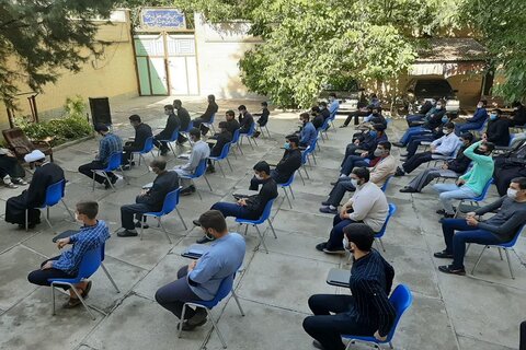 تصاویر/ نشست مدیر حوزه علمیه کرمانشاه با اساتید و طلاب مدرسه علمیه امیرالمومنین(ع) صحنه