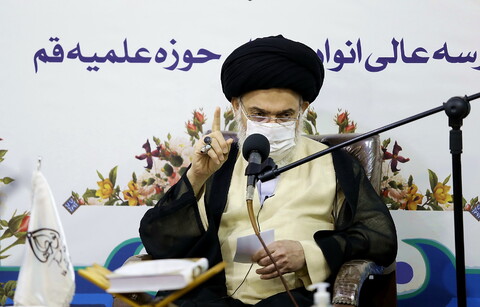 تصاویر/ مراسم آغاز سال تحصیلی جدید مدرسه عالی انوار طاها ، آیت الله حسینی بوشهری